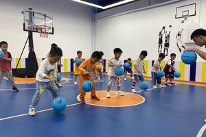 幼儿篮球运球训练视频